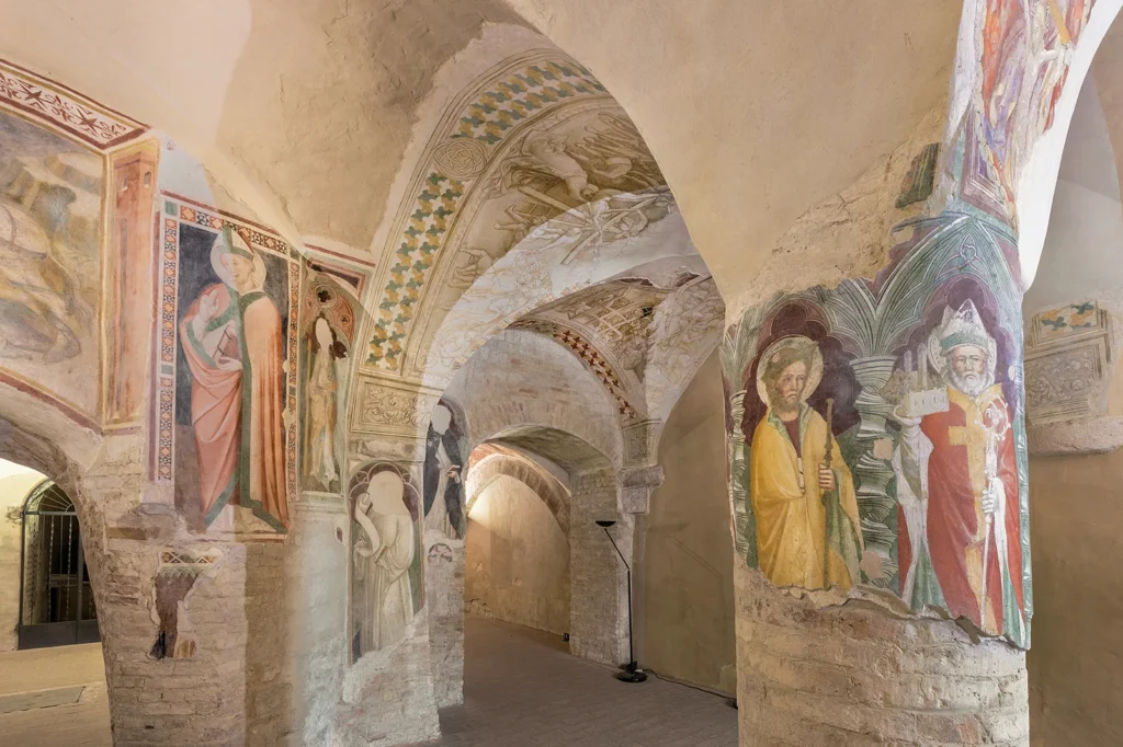 S. Lorenzo in Doliolo Crypt of the Salimbeni